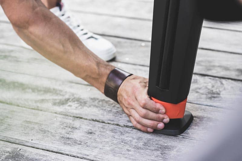 Ultra-simple adjustable feet
