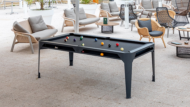 billard noir terrasse hôtel