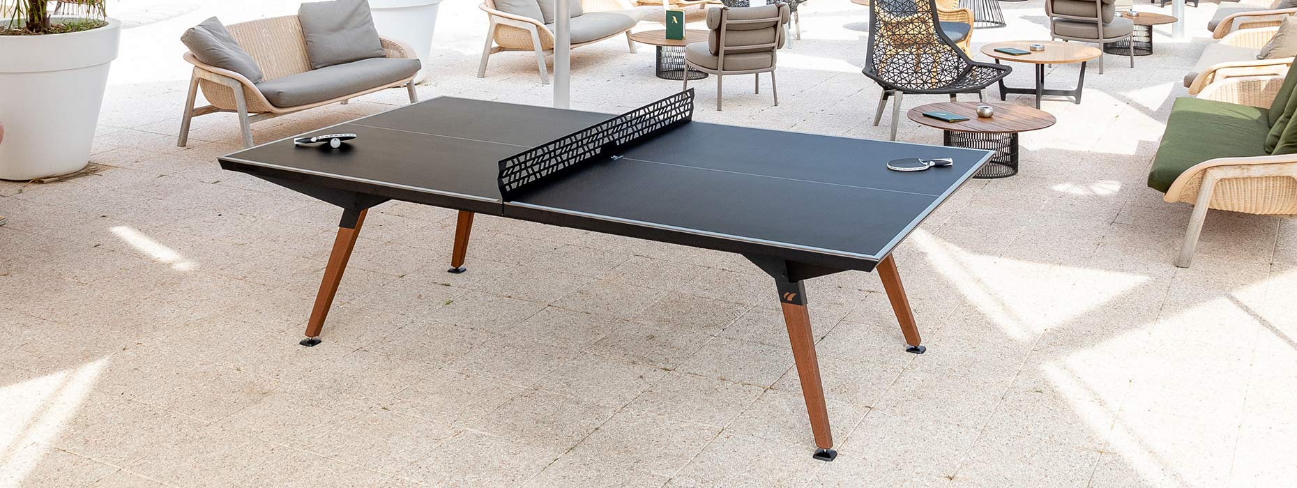 table de ping pong design extérieur terrasse hôtel